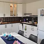 10 Person In * Laukvik