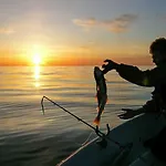 10 Person In Laukvik