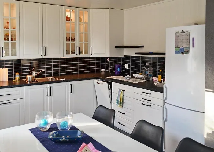 10 Person In * Laukvik