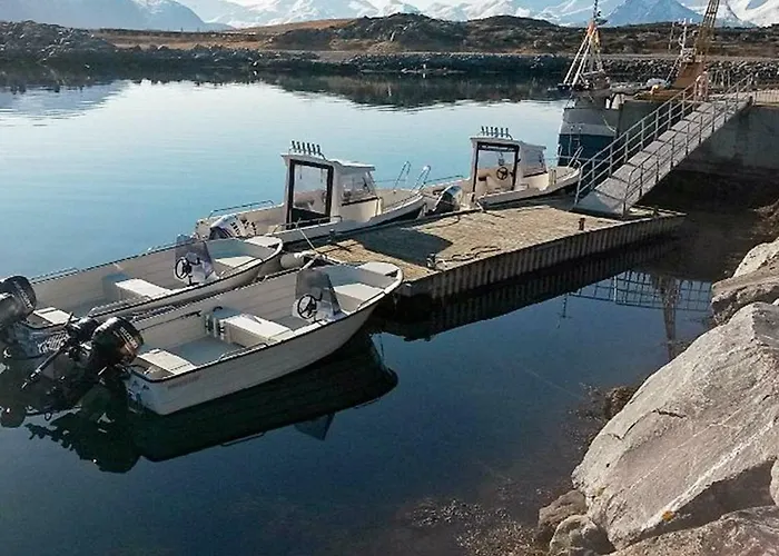 10 Person In Laukvik