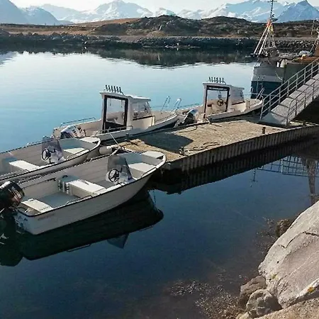 10 Person In Laukvik